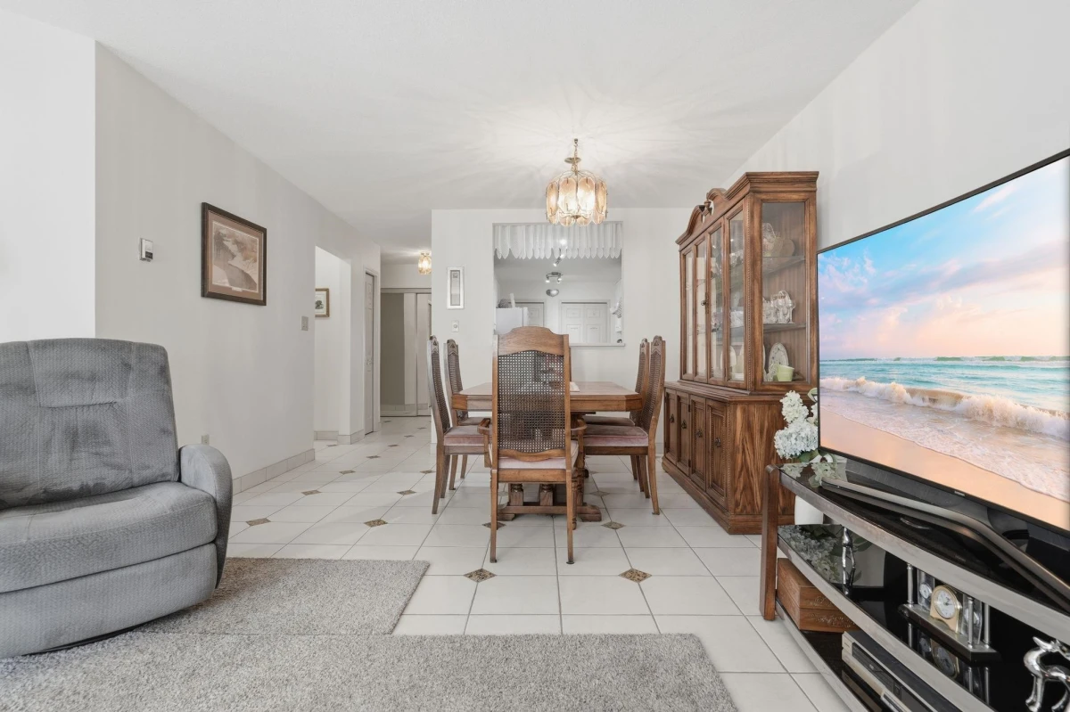 Dining Area Photo of 208 15300 17 Avenue, Surrey, BC