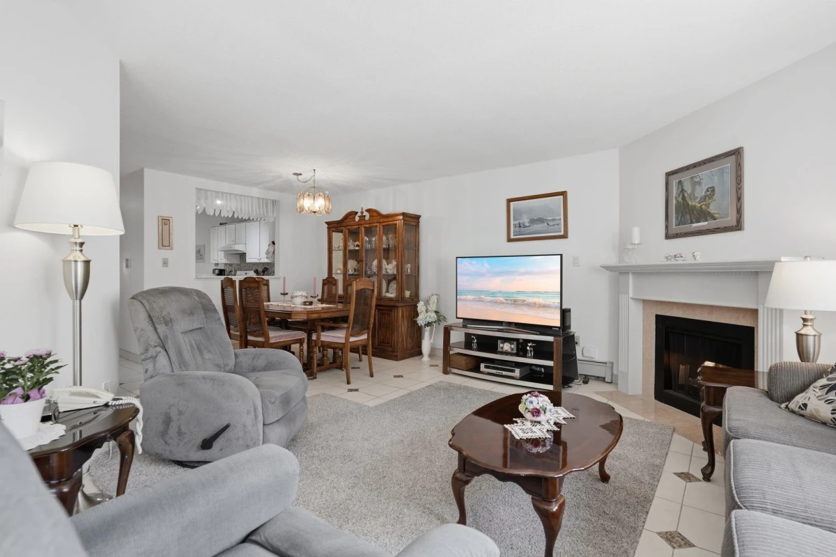 Family Room Photo of 208 15300 17 Avenue, Surrey, BC
