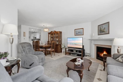 Kitchen Photo of 208 15300 17 Avenue, Surrey, BC