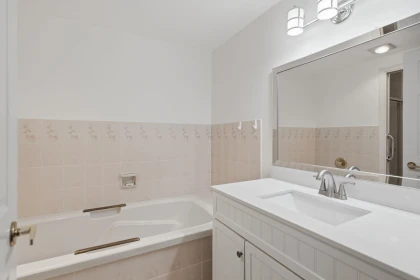 Powder Room Photo of 208 15300 17 Avenue, Surrey, BC
