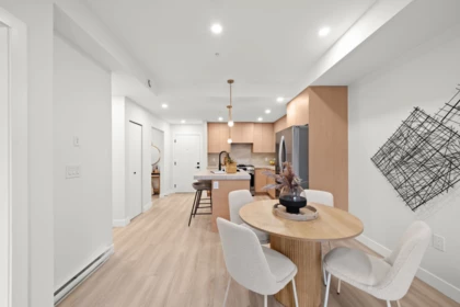 Primary Bathroom Photo of 208 15353 17 Avenue, Surrey, BC