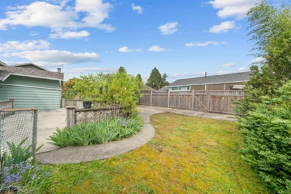 Swimming Pool Photo of 11688 Darby Street, Maple Ridge, BC