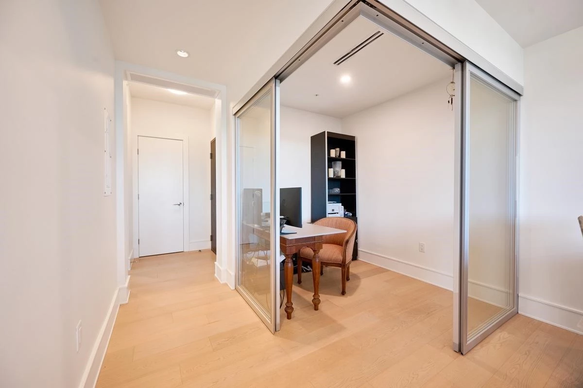 Dining Area Photo of 801 1501 Foster Street, White Rock, BC