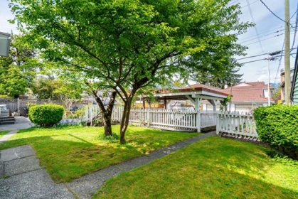 Garden / Landscaping Photo of 1049 E 11th Avenue, Vancouver, BC