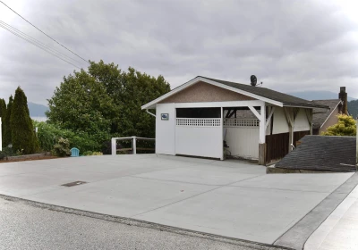 484 Marine Drive, Gibsons, BC, Gibsons — Single Family Residence for sale