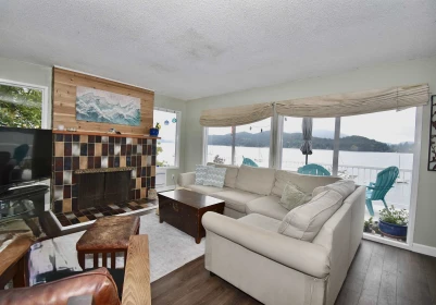 Primary Bedroom Photo of 484 Marine Drive, Gibsons, BC