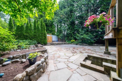 Garden / Landscaping Photo of 1075 Gladwin Drive, North Vancouver, BC