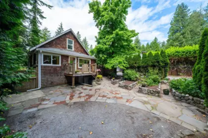 Kitchen Island Photo of 1075 Gladwin Drive, North Vancouver, BC