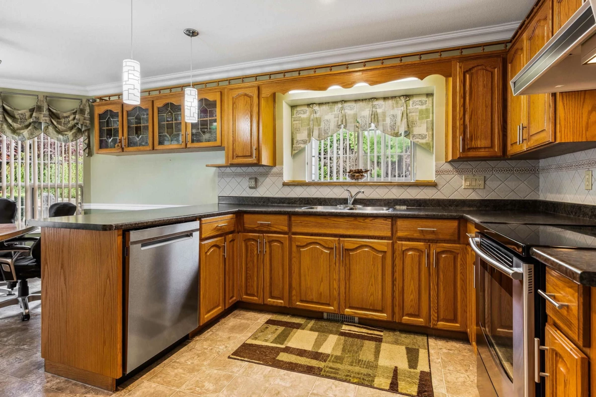 Family Room Photo of 1 2988 Horn Street, Abbotsford, BC