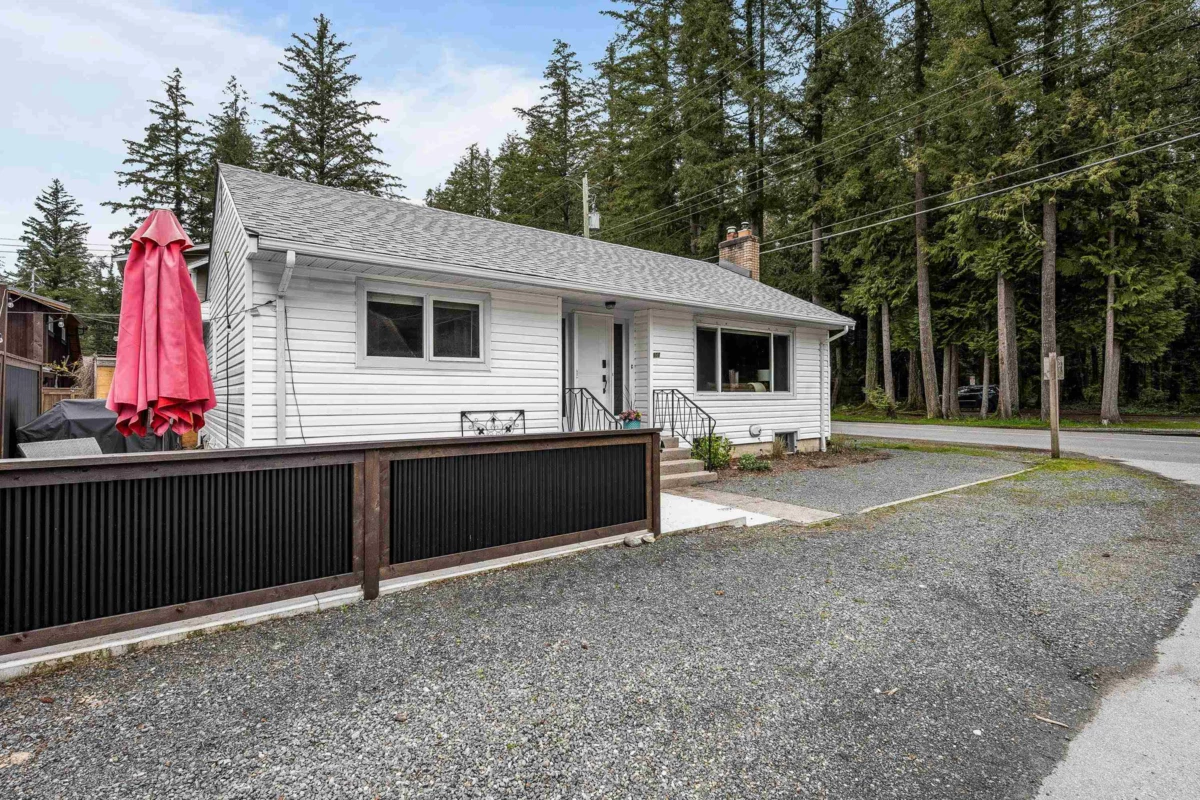 Family Room Photo of 404 Birch Street, Cultus Lake, BC