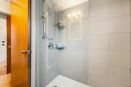 Hallway Photo of 404 Birch Street, Cultus Lake, BC
