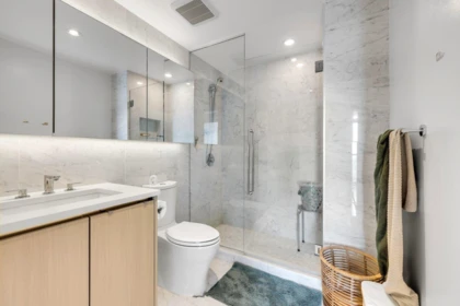 Guest Bathroom Photo of 4207 4720 Lougheed Highway, Burnaby, BC
