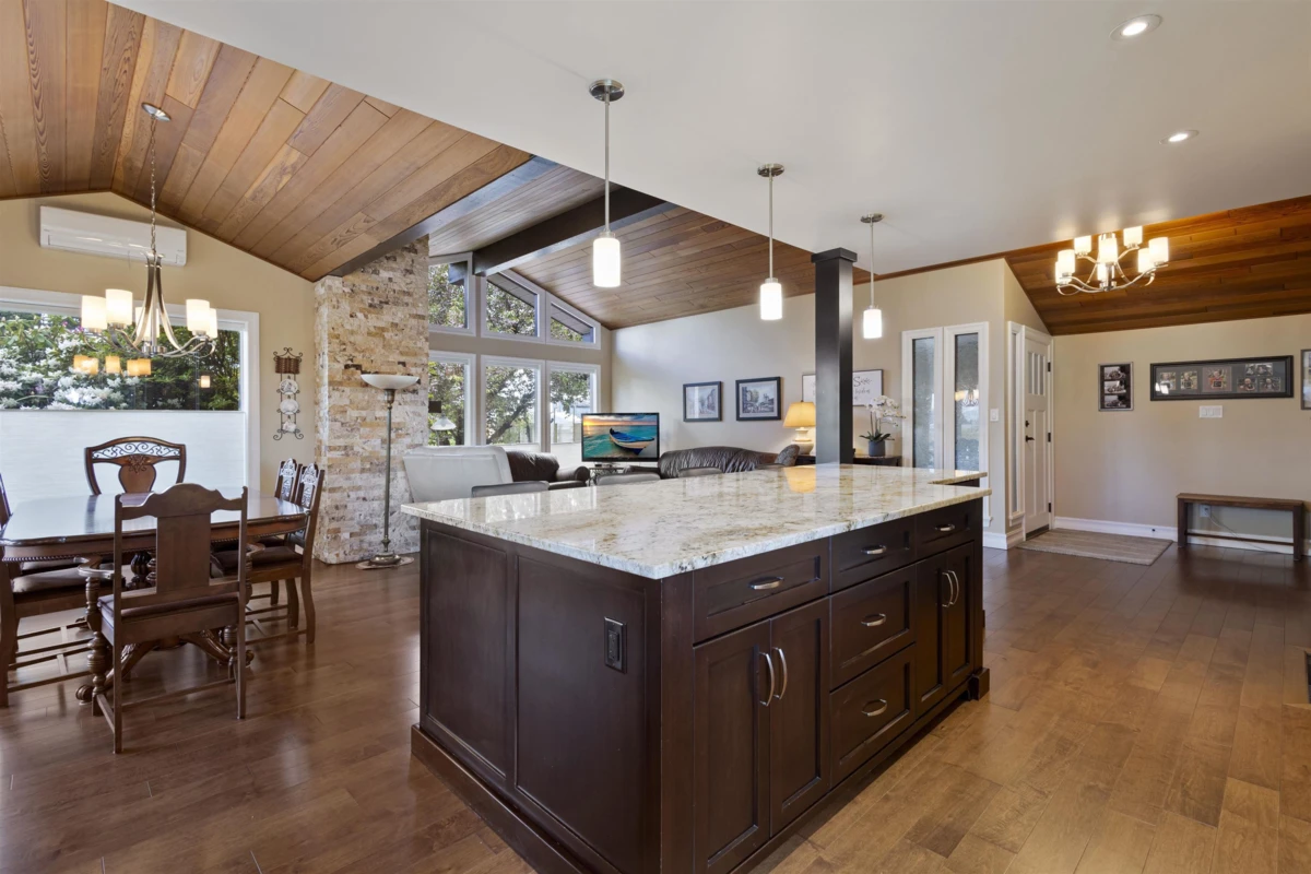 Dining Area Photo of 1404 Townline Road, Abbotsford, BC