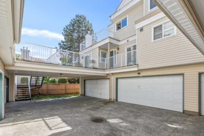 Kitchen Photo of 158 10077 156 Street, Surrey, BC
