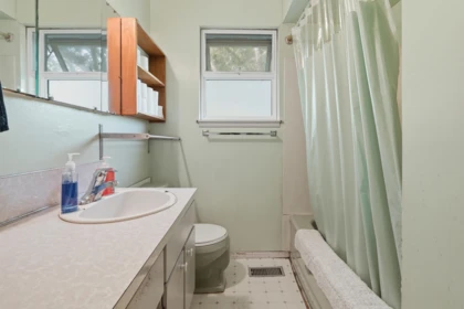 Primary Bathroom Photo of 4283 48b Street, Delta, BC