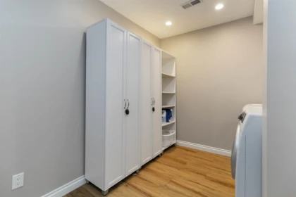 Entry Foyer Photo of 31747 Viewcrest Avenue, Mission, BC