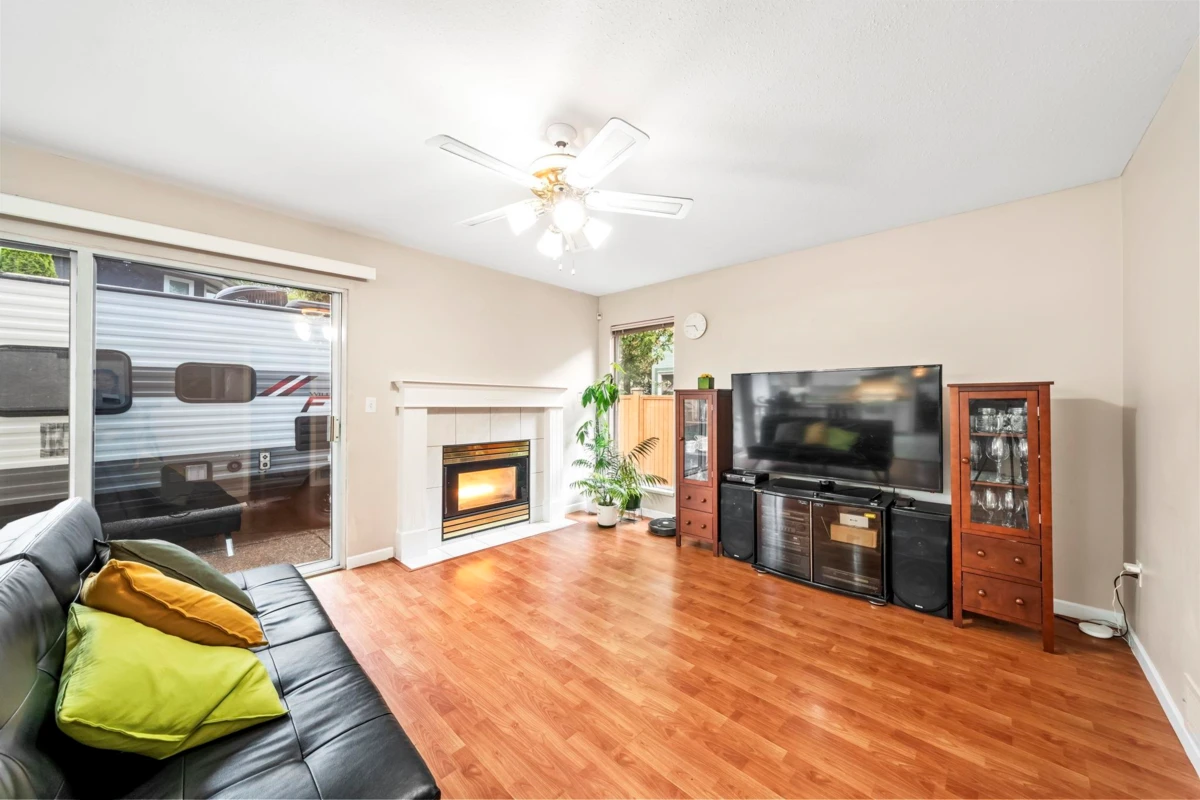 Dining Area Photo of 10898 160a Street, Surrey, BC
