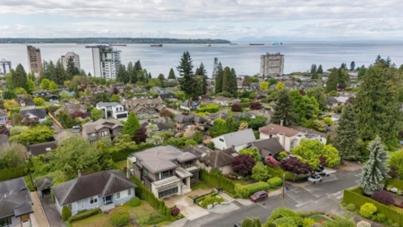 Outdoor Patio Photo of 2256 Jefferson Avenue, West Vancouver, BC