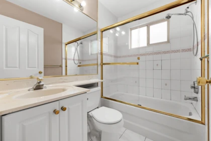 Hot Tub / Spa Photo of 104 E 63rd Avenue, Vancouver, BC