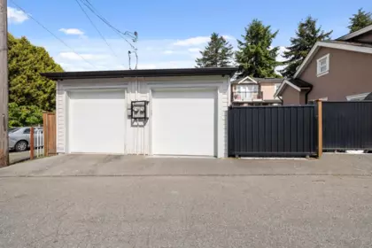 Hot Tub / Spa Photo of 5867 Battison Street, Vancouver, BC