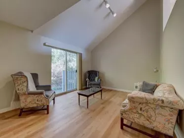 Breakfast Nook Photo of 5 822 Gibsons Way, Gibsons, BC