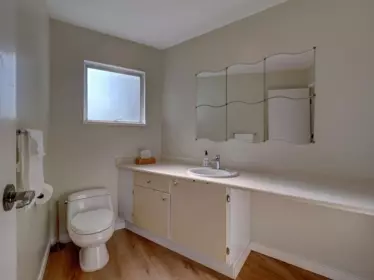 Guest Bathroom Photo of 5 822 Gibsons Way, Gibsons, BC