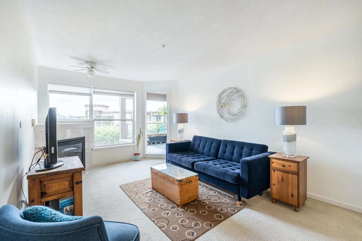 Living Room Photo of 403 78 Richmond Street, New Westminster, BC