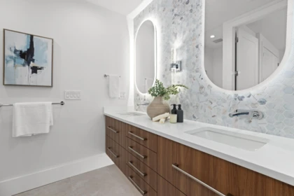 Entry Foyer Photo of 2 5061 Blenheim Street, Vancouver, BC