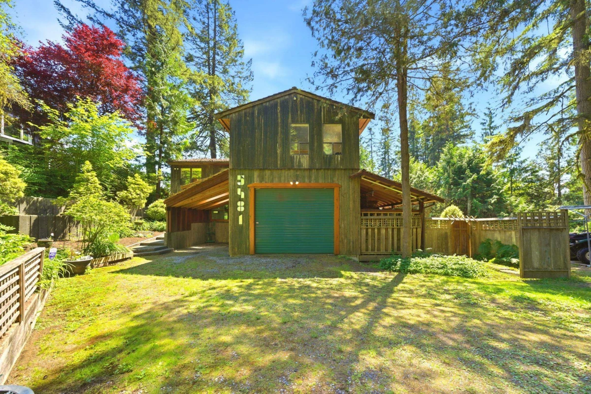 Family Room Photo of 5481 Indian River Drive, North Vancouver, BC
