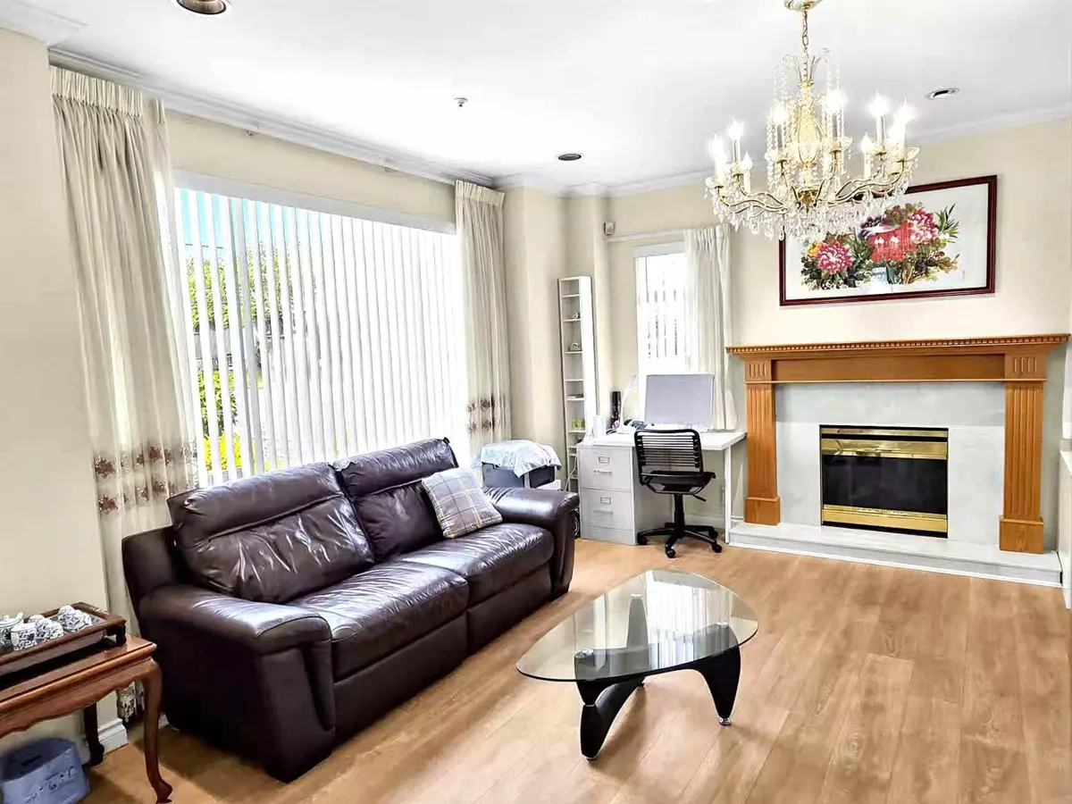 Dining Area Photo of 7806 Montcalm Street, Vancouver, BC