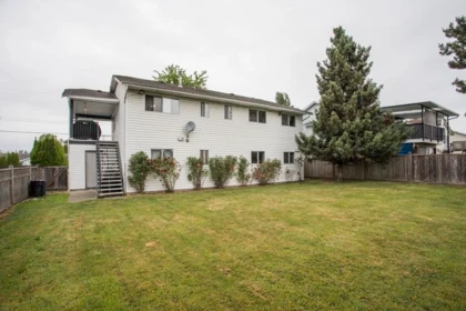 Front Yard Photo of 20118 Ospring Street, Maple Ridge, BC