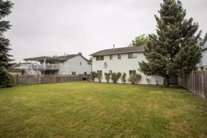 Swimming Pool Photo of 20118 Ospring Street, Maple Ridge, BC