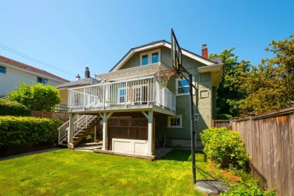 Backyard Photo of 3908 Blenheim Street, Vancouver, BC