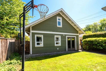 Front Yard Photo of 3908 Blenheim Street, Vancouver, BC