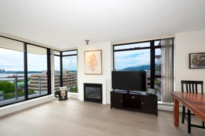 712 175 W 1st Street, North Vancouver, BC, North Vancouver — Apartment/Condo for sale