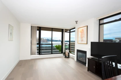 Kitchen Photo of 712 175 W 1st Street, North Vancouver, BC