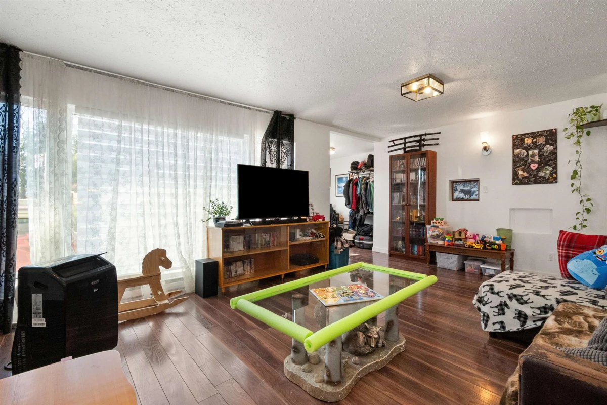 Dining Area Photo of 41023 Yale Road, Chilliwack, BC