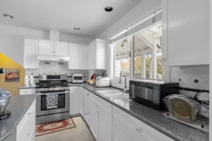 Kitchen Island Photo of 4405 W 9th Avenue, Vancouver, BC
