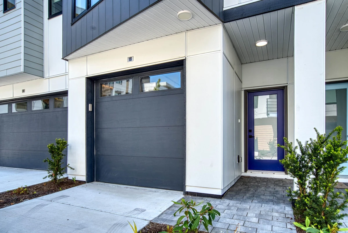 Family Room Photo of 18 177 175a Street, Surrey, BC