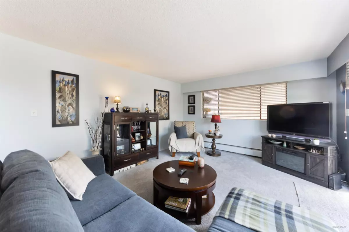 Family Room Photo of 205 330 W 2nd Street, North Vancouver, BC