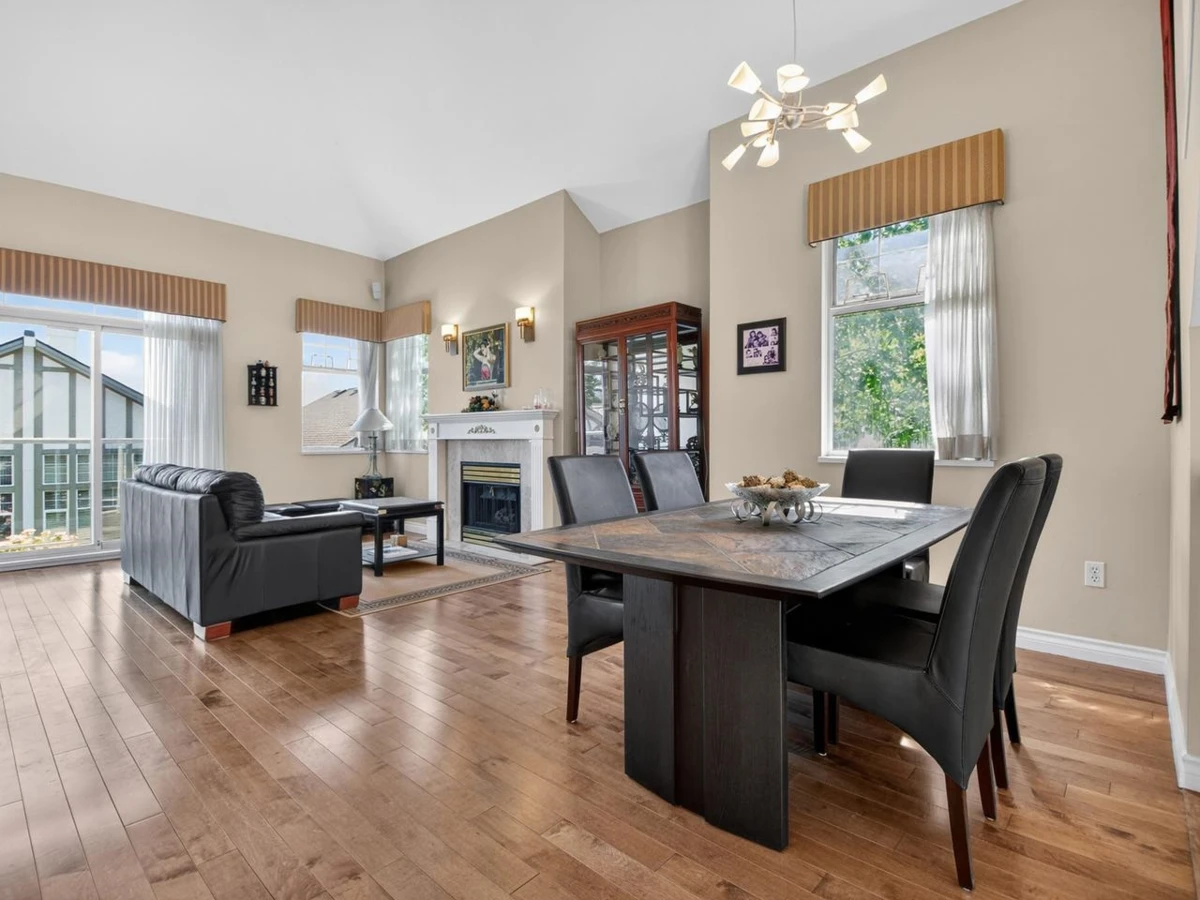 Dining Area Photo of 29 5221 Oakmount Crescent, Burnaby, BC