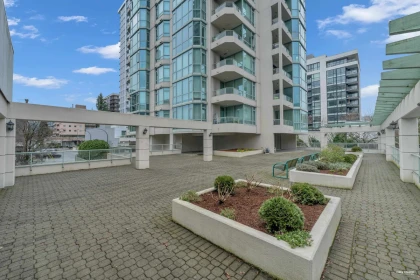 Front Yard Photo of 801 140 E 14 Street, North Vancouver, BC