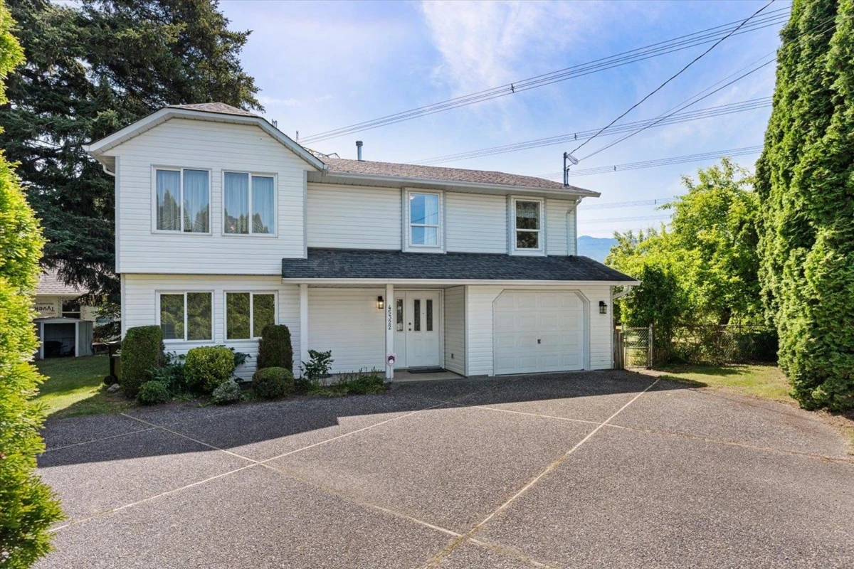 Living Room Photo of 45322 Balmoral Avenue, Chilliwack, BC