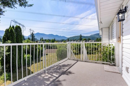 Breakfast Nook Photo of 45322 Balmoral Avenue, Chilliwack, BC