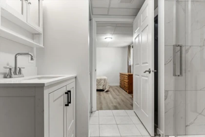 Entry Foyer Photo of 45322 Balmoral Avenue, Chilliwack, BC