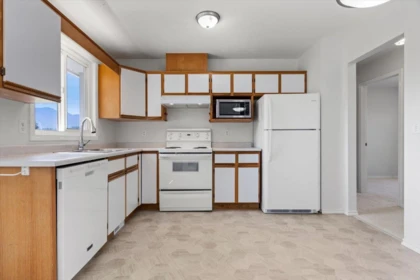 Kitchen Island Photo of 45322 Balmoral Avenue, Chilliwack, BC