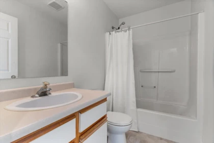 Walk-In Closet Photo of 45322 Balmoral Avenue, Chilliwack, BC