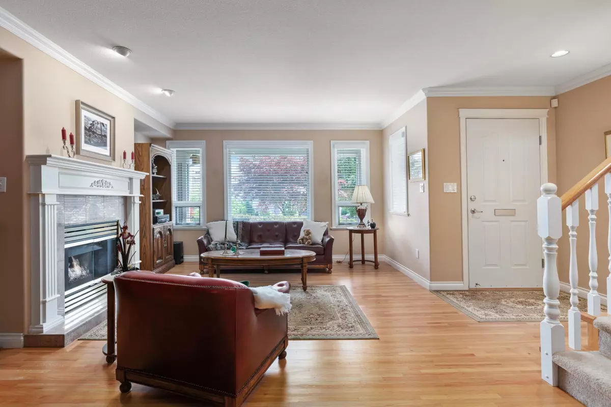 Living Room Photo of 326 E 12th Street, North Vancouver, BC
