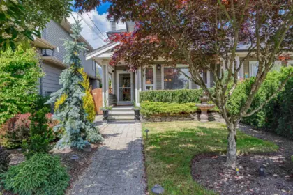 Garden / Landscaping Photo of 326 E 12th Street, North Vancouver, BC