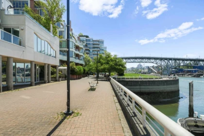 Garden / Landscaping Photo of 509 990 Beach Avenue, Vancouver, BC